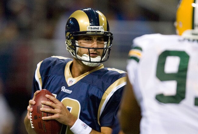 ST. LOUIS, MO - SEPTEMBER 27: Marc Bulger #10 of the St. Louis Rams looks to pass the Green Bay Packers at the Edward Jones Dome on September 27, 2009 in St. Louis, Missouri.  (Photo by Dilip Vishwanat/Getty Images)