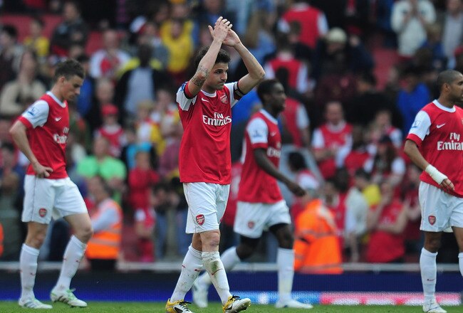 LONDON, ENGLAND - APRIL 17:  Dejected Cesc Fabregas of Arsenal applauds the fans after the Barclays Premier League match between Arsenal and Liverpool at the Emirates Stadium on April 17, 2011 in London, England.  (Photo by Shaun Botterill/Getty Images)
