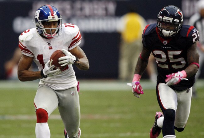 HOUSTON - OCTOBER 10:  Wide receiver Steve Smith #12 of the New York Giants  races down the sidelines as cornerback Kareem Jackson #25 pursues at Reliant Stadium on October 10, 2010 in Houston, Texas.  (Photo by Bob Levey/Getty Images)