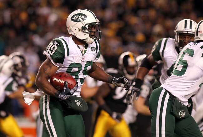 PITTSBURGH, PA - JANUARY 23:  Jerricho Cotchery #89 of the New York Jets returns a punt against the Pittsburgh Steelers during the 2011 AFC Championship game at Heinz Field on January 23, 2011 in Pittsburgh, Pennsylvania. The Steelers won 24-19. (Photo by Nick Laham/Getty Images)