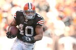 CLEVELAND - NOVEMBER 07:  Running back Peyton Hillis #40 of the Cleveland Browns runs the ball against the New England Patriots at Cleveland Browns Stadium on November 7, 2010 in Cleveland, Ohio.  (Photo by Matt Sullivan/Getty Images)