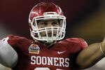 GLENDALE, AZ - JANUARY 01:  Travis Lewis #28 of the Oklahoma Sooners reacts at the end of the game against the Connecticut Huskies during the Tostitos Fiesta Bowl at the Universtity of Phoenix Stadium on January 1, 2011 in Glendale, Arizona.  (Photo by Ronald Martinez/Getty Images)