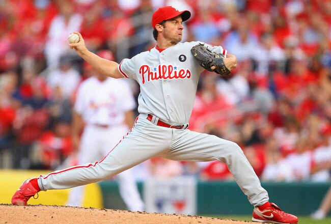 ST. LOUIS, MO - JUNE 23: Starter Roy Oswalt #44 of the Philadelphia Phillies pitches against the St. Louis Cardinals at Busch Stadium on June 23, 2011 in St. Louis, Missouri.  (Photo by Dilip Vishwanat/Getty Images)