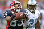 ORCHARD PARK, NY - NOVEMBER 14: Lee Evans #83  of the Buffalo Bills makes a finger tip catch against Chris Houston #23 of the Detroit Lions at Ralph Wilson Stadium on November 14, 2010 in Orchard Park, New York.  (Photo by Rick Stewart/Getty Images)