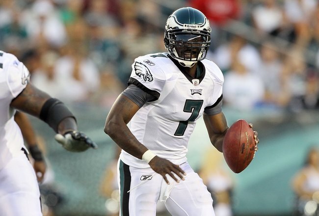 PHILADELPHIA, PA - AUGUST 11:  Michael Vick #7 of the Philadelphia Eagles in action during the first quarter against the Baltimore Ravens during their pre season game on August 11, 2011 at Lincoln Financial Field in Philadelphia, Pennsylvania.  (Photo by Jim McIsaac/Getty Images)
