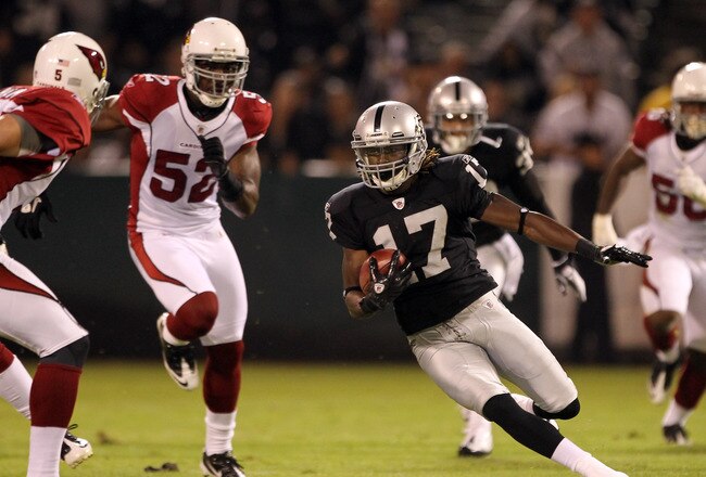 OAKLAND, CA - AUGUST 11:  Denarius Moore #17 of the Oakland Raiders returns a punt against the Arizona Cardinals at O.co Coliseum on August 11, 2011 in Oakland, California.  (Photo by Ezra Shaw/Getty Images)