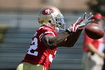 SANTA CLARA, CA - JULY 30: Running back Kendall Hunter #32 of the San Francisco 49ers takes a pitch out during practice at the San Francisco 49ers training facility on July 30, 2011 in Santa Clara, California. (Photo by Thearon W. Henderson/Getty Images)