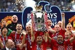 Manchester_united_champions_2011_crop_150x100