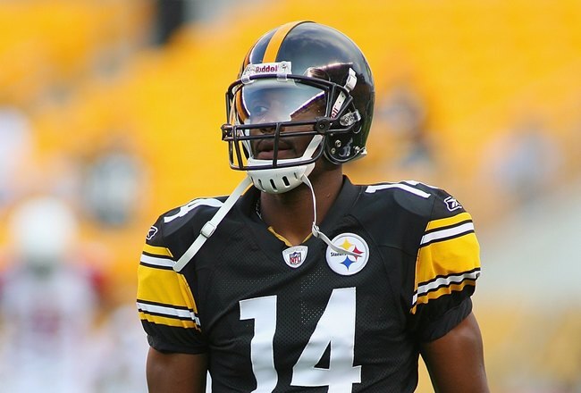 PITTSBURGH - AUGUST 13:  Limas Sweed #14 of the Pittsburgh Steelers warms up prior to the preseason NFL game against the Arizona Cardinals at Heinz Field on August 13, 2009 in Pittsburgh, Pennsylvania.  The Steelers won 20-10.  (Photo by Rick Stewart/Getty Images)