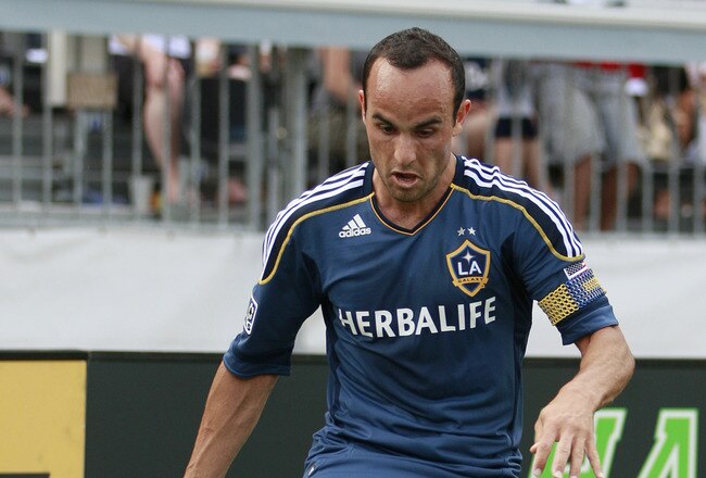 VANCOUVER, CANADA - JULY 30:  Landon Donovan #10 of the Los Angeles Galaxy takes a corner kick during their MLS game July 30, 2011 against the Vancouver Whitecaps FC at Empire Field in Vancouver, British Columbia, Canada. (Photo by Jeff Vinnick/Getty Images)