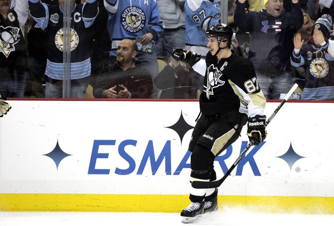 PITTSBURGH, PA - DECEMBER 28:  Sidney Crosby #87 of the Pittsburgh Penguins celebrates his second goal of the game in the first period against the Atlanta Thrashers at Consol Energy Center on December 28, 2010 in Pittsburgh, Pennsylvania.  (Photo by Justin K. Aller/Getty Images)