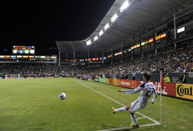CARSON, CA - AUGUST 20:  David Beckham #23 of the Los Angeles Galaxy takes a corner kick against the San Jose Earthquakes during the first half at The Home Depot Center on August 20, 2011 in Carson, California.  (Photo by Harry How/Getty Images)