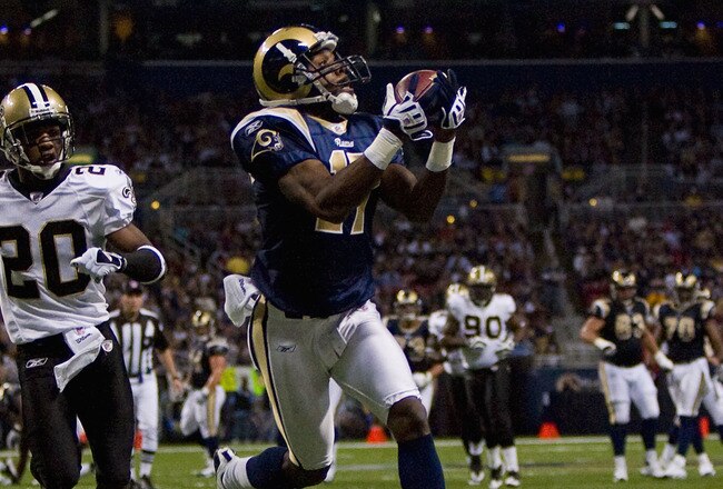 ST. LOUIS - NOVEMBER 15: Donnie Avery #17 of the St. Louis Rams hauls in a touchdown pass against Randall Gay #20 of the New Orleans Saints at the Edward Jones Dome on November 15, 2009 in St. Louis, Missouri.  (Photo by Dilip Vishwanat/Getty Images)