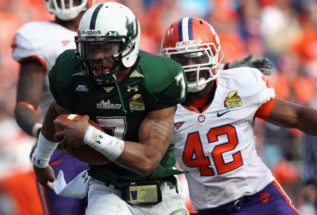 CHARLOTTE, NC - DECEMBER 31:  B.J. Daniels #7 of the USF Bulls runs for a touchdown against the Clemson Tigers during their game at Bank of America Stadium on December 31, 2010 in Charlotte, North Carolina.  (Photo by Streeter Lecka/Getty Images)