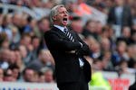 NEWCASTLE UPON TYNE, ENGLAND - MAY 22:  Newcastle manager Alan Pardew shouts out instructions during the Barclays Premier League game between Newcastle United and West Bromwich Albion at St James' Park on May 22, 2011 in Newcastle upon Tyne, England.  (Photo by Stu Forster/Getty Images)