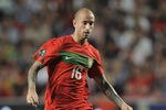 LISBON, PORTUGAL - JUNE 04: Raul Meireles of Portugal in action during the EURO 2012 Group H qualifier between Portugal and Norway at Estadio do Sport Lisboa e Benfica on June 4, 2011 in Lisbon, Portugal.  (Photo by Denis Doyle/Getty Images)