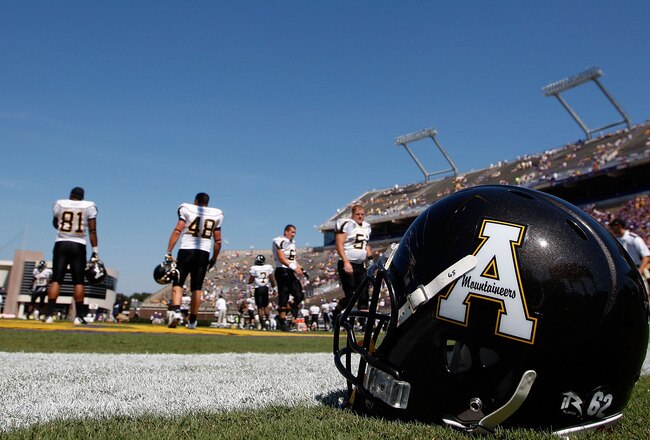 GREENVILLE, NC - SEPTEMBER 05:  A football helmet sits on the sideline during warm-ups before the start of the Appalachian State Mountaineers versus East Carolina Pirates at Dowdy-Ficklen Stadium on September 5, 2009 in Greenville, North Carolina.  (Photo by Streeter Lecka/Getty Images)
