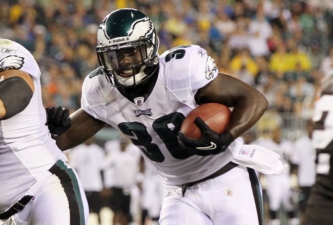 PHILADELPHIA, PA - AUGUST 25:  Ronnie Brown #36 of the Philadelphia Eagles in action against the Cleveland Browns during their pre season game on August 25, 2011 at Lincoln Financial Field in Philadelphia, Pennsylvania.  (Photo by Jim McIsaac/Getty Images)