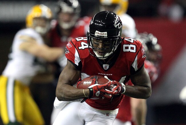 ATLANTA, GA - JANUARY 15:  Roddy White #84 of the Atlanta Falcons runs for yards after the catch against the Green Bay Packers during their 2011 NFC divisional playoff game at Georgia Dome on January 15, 2011 in Atlanta, Georgia.  (Photo by Streeter Lecka/Getty Images)