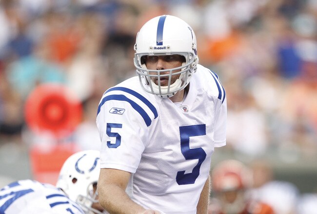 CINCINNATI, OH - SEPTEMBER 1: Kerry Collins #5 of the Indianapolis Colts calls a play during the first half of an NFL preseason game against the Cincinnati Bengals at Paul Brown Stadium on September 1, 2011 in Cincinnati, Ohio. (Photo by Joe Robbins/Getty Images)