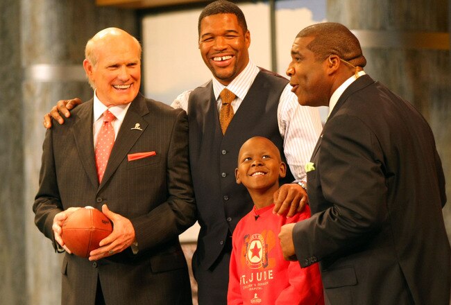 LOS ANGELES, CA - DECEMBER 12:  (L-R) FOX NFL Sunday host Terry Bradshaw and analyst Michael Strahan, St. Jude Children's Research Hospital patient Markell and host Curt Menefee share a laugh on set during FOX NFL Sunday on December 12, 2010 in Los Angeles, United States.  (Photo by Victor Decolongon/Getty Images for St. Jude Children's Research Hospital)