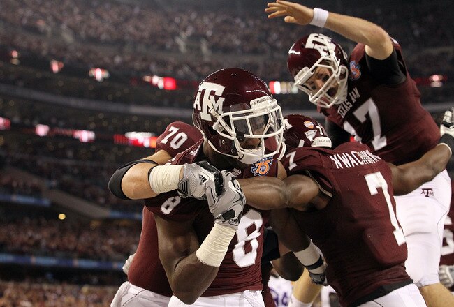 ARLINGTON, TX - JANUARY 07:  Wide receiver Jeff Fuller #8 and Uzoma Nwachukwu #7 of the Texas A&M Aggies celebrate a touchdown against the LSU Tigers during the AT&T Cotton Bowl at Cowboys Stadium on January 7, 2011 in Arlington, Texas.  (Photo by Ronald Martinez/Getty Images)