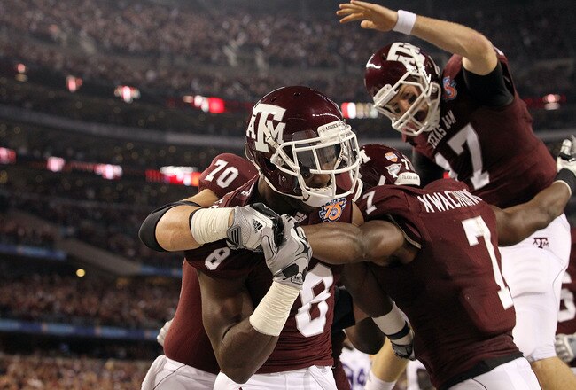 ARLINGTON, TX - JANUARY 07:  Wide receiver Jeff Fuller #8 and Uzoma Nwachukwu #7 of the Texas A&M Aggies celebrate a touchdown against the LSU Tigers during the AT&T Cotton Bowl at Cowboys Stadium on January 7, 2011 in Arlington, Texas.  (Photo by Ronald Martinez/Getty Images)