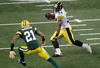 ARLINGTON, TX - FEBRUARY 06:  Rashard Mendenhall #34 of the Pittsburgh Steelers runs down field against Charles Woodson #21 of the Green Bay Packers during Super Bowl XLV at Cowboys Stadium on February 6, 2011 in Arlington, Texas.  (Photo by Rob Carr/Getty Images)