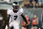 PHILADELPHIA, PA - AUGUST 25:  Michael Vick #7 of the Philadelphia Eagles in action against the Cleveland Browns during their pre season game on August 25, 2011 at Lincoln Financial Field in Philadelphia, Pennsylvania.  (Photo by Jim McIsaac/Getty Images)