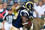 ST.LOUIS, MO - AUGUST 20: Steven Jackson #39 of the St. Louis Rams rushes for a gain during a pre-season game against the Tennessee Titans at the Edward Jones Dome on August 20, 2011 in St.Louis, Missouri.  (Photo by Ed Szczepanski/Getty Images)