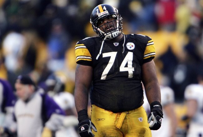 PITTSBURGH - DECEMBER 24:  Willie Colon #74 of the Pittsburgh Steelers stands on the field after being defeated by the Baltimore Ravens on December 24, 2006 at Heinz Field in Pittsburgh, Pennsylvania. The Ravens won the match 31-7.  (Photo by Chris McGrath/Getty Images)