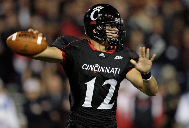 CINCINNATI - NOVEMBER 07:  Zach Collaros #12 of the Cincinnati Bearcats throws a pass against the Connecticut Huskies during the Big East Conference game at Nippert Stadium on November 7, 2009 in Cincinnati, Ohio.  (Photo by Andy Lyons/Getty Images)