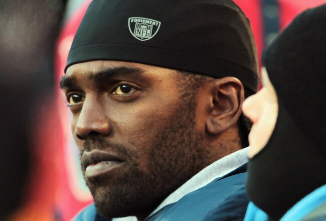 KANSAS CITY, MO - DECEMBER 26:  Receiver Randy Moss #84 of the Tennessee Titans watches from the sidelines during the game against the Kansas City Chiefs on December 26, 2010 at Arrowhead Stadium in Kansas City, Missouri.  (Photo by Jamie Squire/Getty Images)