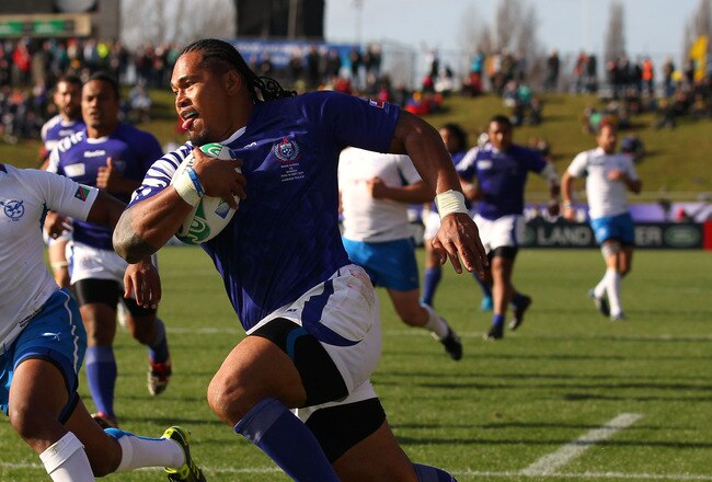 ROTORUA, NEW ZEALAND - SEPTEMBER 14:  Alesana Tuilagi of Samoa rounds Eugene Jantjies of Namibia to score a try during the IRB 2011 Rugby World Cup Pool D match between Samoa and Namibia at Rotorua International Stadium on September 14, 2011 in Rotorua, New Zealand.  (Photo by Alex Livesey/Getty Images)