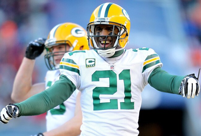 CHICAGO, IL - JANUARY 23:  Charles Woodson #21 of the Green Bay Packers reacts after teammate Sam Shields #37 intercepts a pass late in the second quarter of the NFC Championship Game at Soldier Field on January 23, 2011 in Chicago, Illinois.  (Photo by Andy Lyons/Getty Images)
