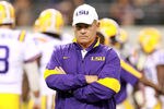 ARLINGTON, TX - SEPTEMBER 03: Head coach Les Miles of the LSU Tigers before a game against the Oregon Ducks at Cowboys Stadium on September 3, 2011 in Arlington, Texas.  (Photo by Ronald Martinez/Getty Images)