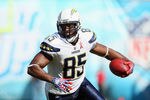 SAN DIEGO, CA - SEPTEMBER 11:  Tight end Antonio Gates #85 of the San Diego Chargers carries the ball against the Minnesota Vikings at Qualcomm Stadium on September 11, 2011 in San Diego, California.  (Photo by Jeff Gross/Getty Images)