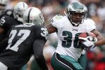 OAKLAND, CA - OCTOBER 18:  Brian Westbrook #36 of the Philadelphia Eagles runs against the Oakland Raiders during an NFL game at the Oakland-Alameda County Coliseum on October 18, 2009 in Oakland, California.  (Photo by Jed Jacobsohn/Getty Images)