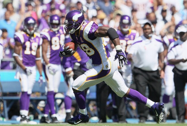 SAN DIEGO, CA - SEPTEMBER 11:  Running back Adrian Peterson #28 of the Minnesota Vikings carries the ball against the San Diego Chargers at Qualcomm Stadium on September 11, 2011 in San Diego, California.  (Photo by Jeff Gross/Getty Images)