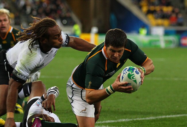WELLINGTON, NEW ZEALAND - SEPTEMBER 17:  Morne Steyn of the Springboks dives past Gaby Lovobalavu of Fiji to score his team's fourth try during the IRB 2011 Rugby World Cup Pool D match between South Africa and Fiji at Wellington Regional Stadium on September 17, 2011 in Wellington, New Zealand.  (Photo by Alex Livesey/Getty Images)