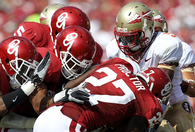 NORMAN, OK - SEPTEMBER 11:  Lamarcus Joyner #20 of the Florida State Seminoles returns a kick against Sam Proctor #27 of the Oklahoma Sooners at Gaylord Family Oklahoma Memorial Stadium on September 11, 2010 in Norman, Oklahoma.  (Photo by Ronald Martinez/Getty Images)