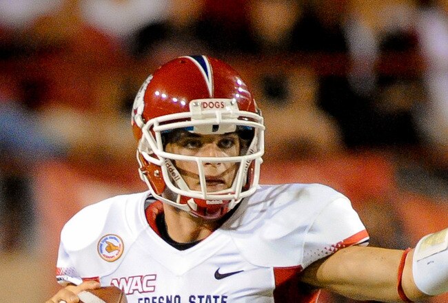 LINCOLN, NE - SEPTEMBER 10: Derek Carr #4 of the Fresno State Bulldogs directs his offense during their game against the Nebraska Cornhuskers at Memorial Stadium September 10, 2011 in Lincoln, Nebraska. Nebraska won 42-29.(Photo by Eric Francis/Getty Images)