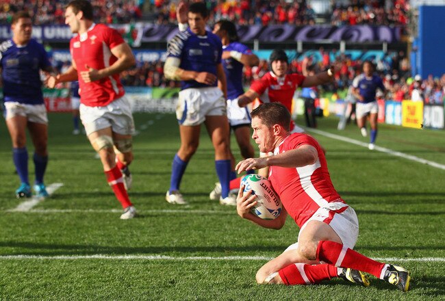 HAMILTON, NEW ZEALAND - SEPTEMBER 18:  Shane Williams of Wales  goes over to score their first try during the IRB 2011 Rugby World Cup Pool D match between Wales and Samoa at Waikato Stadium on September 18, 2011 in Hamilton, New Zealand.  (Photo by Ryan Pierse/Getty Images)