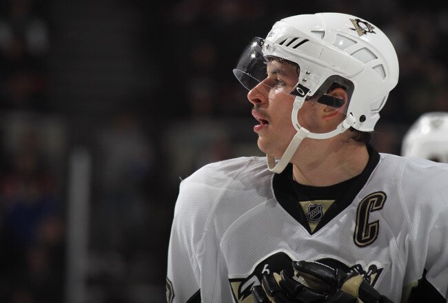 UNIONDALE, NY - DECEMBER 29:  Sidney Crosby #87 of the Pittsburgh Penguins skates against the New York Islanders at the Nassau Coliseum on December 29, 2010 in Uniondale, New York.  (Photo by Bruce Bennett/Getty Images)