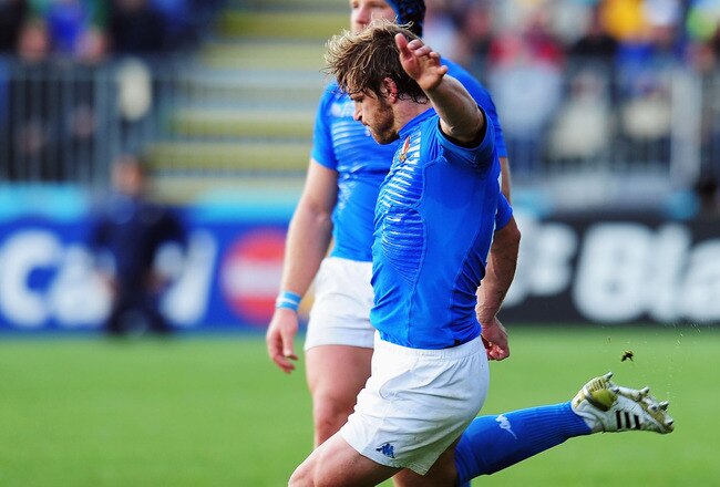 AUCKLAND, NEW ZEALAND - SEPTEMBER 11:  Mirco Bergamasco of Italy kicks a penalty during the IRB 2011 Rugby World Cup Pool C match between Australia and Italy at North Harbour Stadium on September 11, 2011 in Auckland, New Zealand.  (Photo by Shaun Botterill/Getty Images)