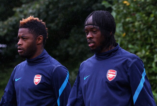 ST ALBANS, ENGLAND - AUGUST 23:  Gervinho (R) and Alex Song of Arsenal arrive at a training session ahead of their UEFA Champions League Qualifying second leg match against Udinese at London Colney on August 23, 2011 in St Albans, England. (Photo by Julian Finney/Getty Images)
