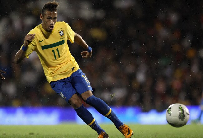LONDON, ENGLAND - SEPTEMBER 05:  Neymar of Brazil in action during the International friendly match between Brazil and Ghana at Craven Cottage on September 5, 2011 in London, England.  (Photo by Clive Rose/Getty Images)