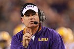 ARLINGTON, TX - SEPTEMBER 03:  Head coach Les Miles of the LSU Tigers during play against the Oregon Ducks at Cowboys Stadium on September 3, 2011 in Arlington, Texas.  (Photo by Ronald Martinez/Getty Images)