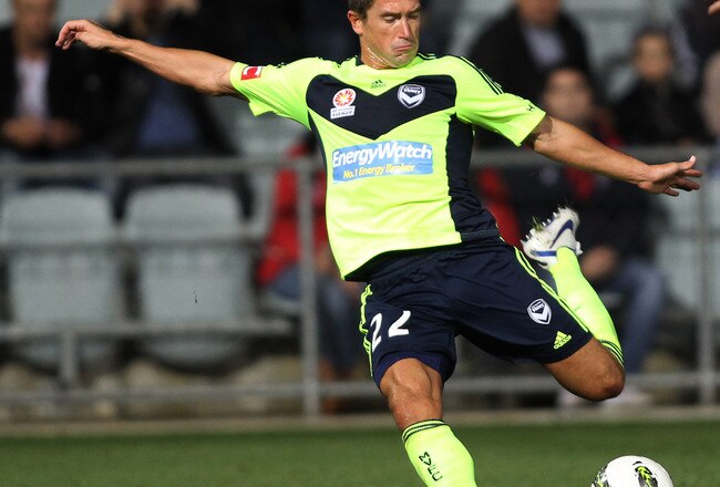 ADELAIDE, AUSTRALIA - SEPTEMBER 23:  Harry Kewell of the Victory shoots at goal during the A-League pre-season match between Adelaide United and the Melbourne Victory at Hindmarsh Stadium on September 23, 2011 in Adelaide, Australia.  (Photo by Morne de Klerk/Getty Images)