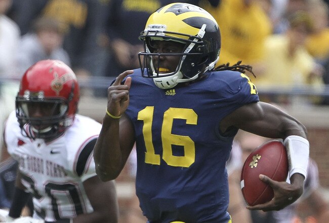 ANN ARBOR, MI - SEPTEMBER 24:  Denard Robinson #16 of the Michigan Wolverines runs 53 yards for a first quarter touchdown during the game against San Diego State at Michigan Stadium on September 24, 2011 in Ann Arbor, Michigan.  (Photo by Leon Halip/Getty Images)